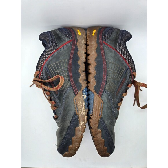 Athletic_Shoes